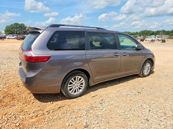 2017 TOYOTA SIENNA