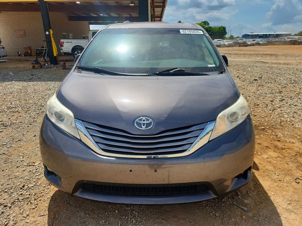 2017 TOYOTA SIENNA