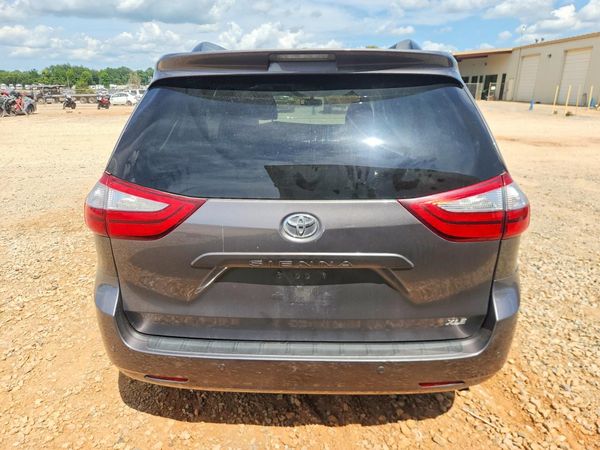 2017 TOYOTA SIENNA
