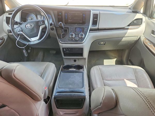 2017 TOYOTA SIENNA