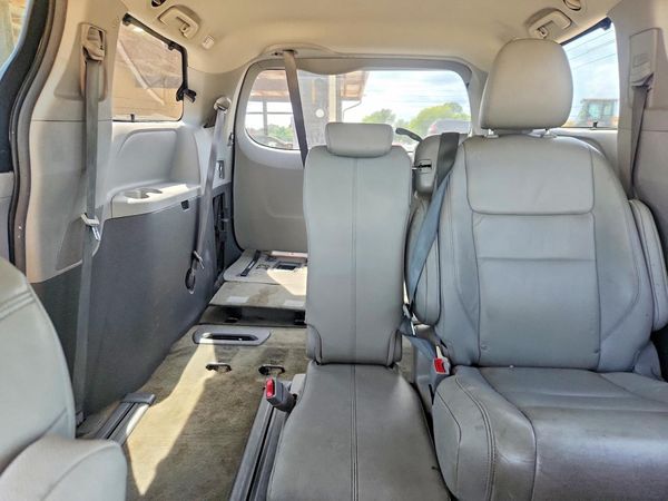 2017 TOYOTA SIENNA