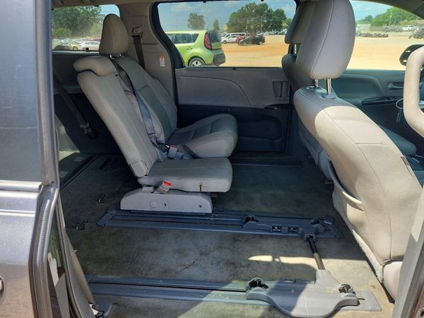 2017 TOYOTA SIENNA