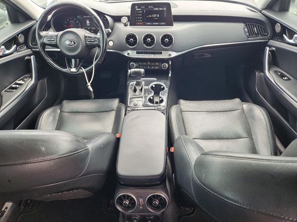 2018 KIA STINGER Premium
