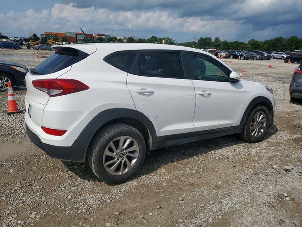 2017 HYUNDAI TUCSON SE (no options)