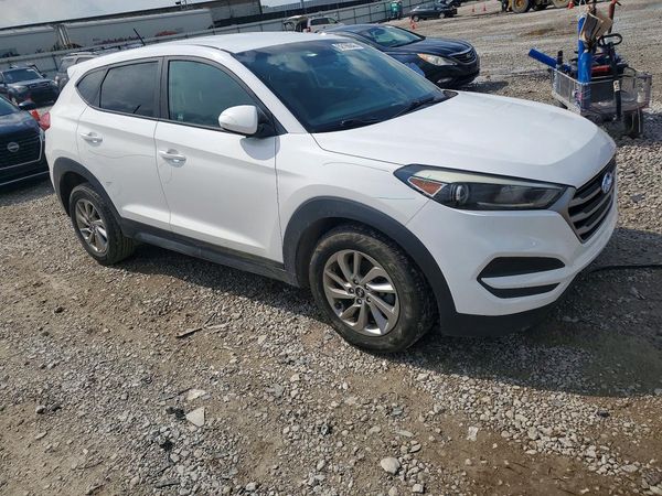2017 HYUNDAI TUCSON SE (no options)