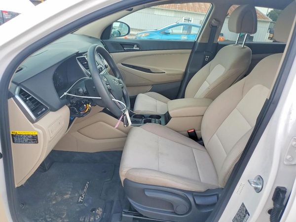 2017 HYUNDAI TUCSON SE (no options)
