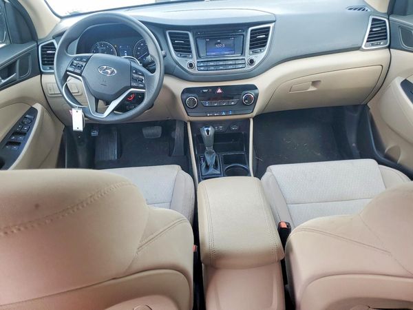 2017 HYUNDAI TUCSON SE (no options)