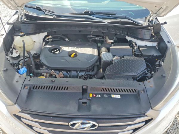 2017 HYUNDAI TUCSON SE (no options)