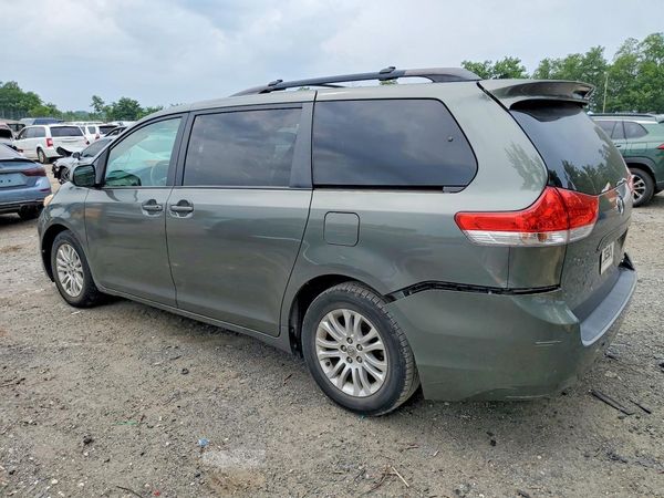 2014 TOYOTA SIENNA
