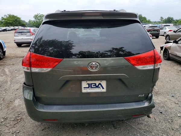 2014 TOYOTA SIENNA