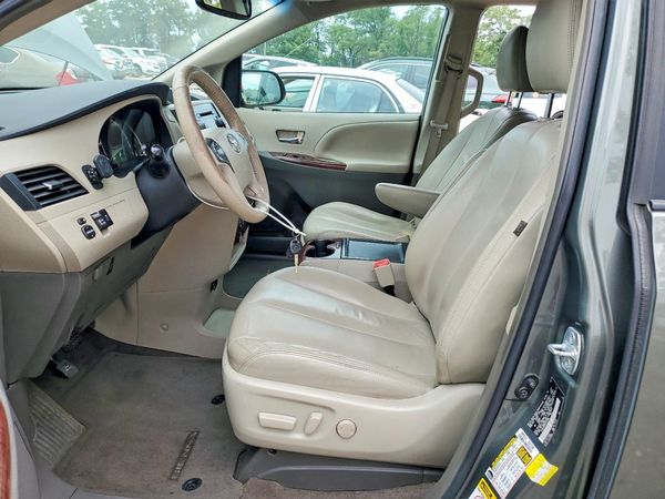 2014 TOYOTA SIENNA