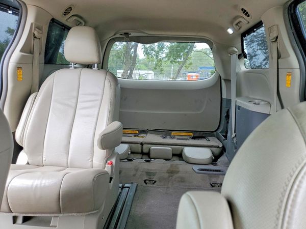 2014 TOYOTA SIENNA