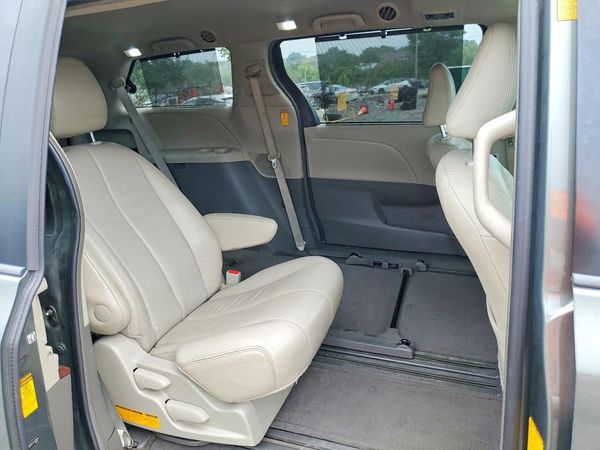 2014 TOYOTA SIENNA