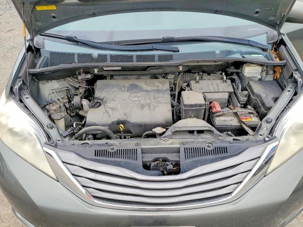 2014 TOYOTA SIENNA