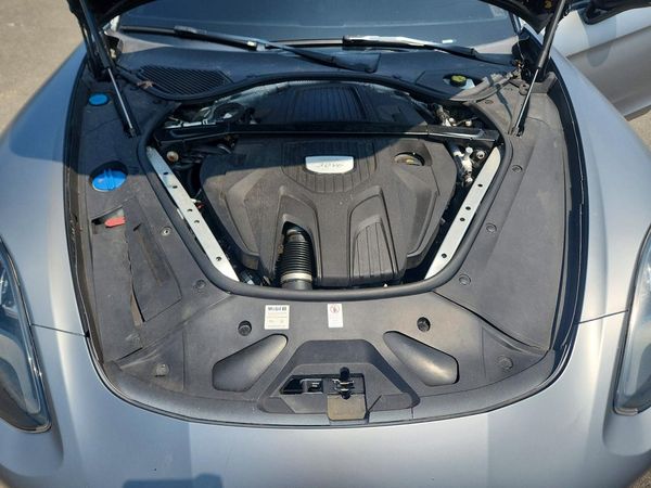2018 PORSCHE PANAMERA Base / 4
