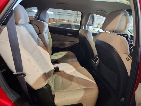 2016 KIA SORENTO L / LX