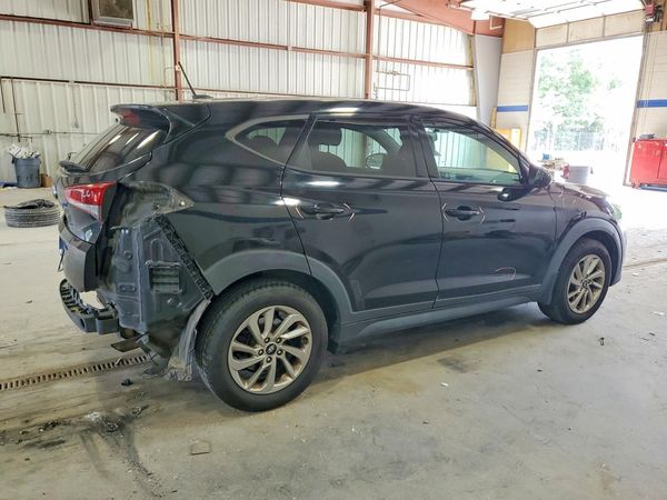 2017 HYUNDAI TUCSON SE (no options)