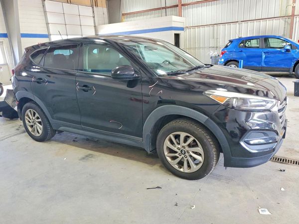 2017 HYUNDAI TUCSON SE (no options)