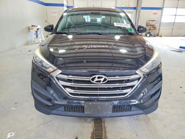 2017 HYUNDAI TUCSON SE (no options)