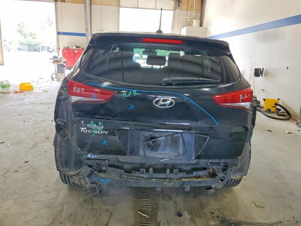 2017 HYUNDAI TUCSON SE (no options)