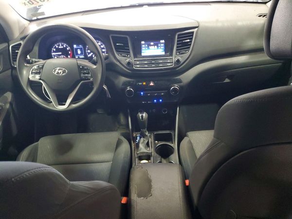 2017 HYUNDAI TUCSON SE (no options)
