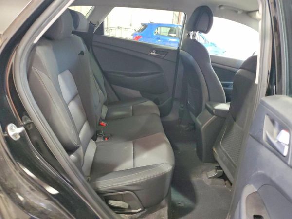 2017 HYUNDAI TUCSON SE (no options)