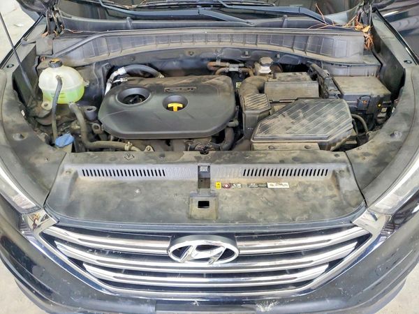 2017 HYUNDAI TUCSON SE (no options)