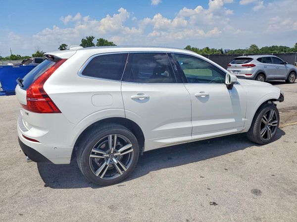 2018 VOLVO XC60 Momentum