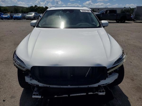2018 VOLVO XC60 Momentum