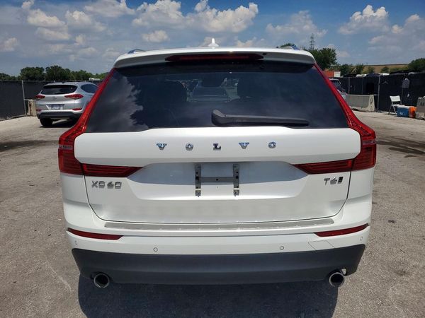 2018 VOLVO XC60 Momentum