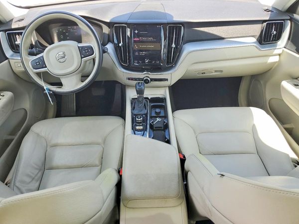 2018 VOLVO XC60 Momentum