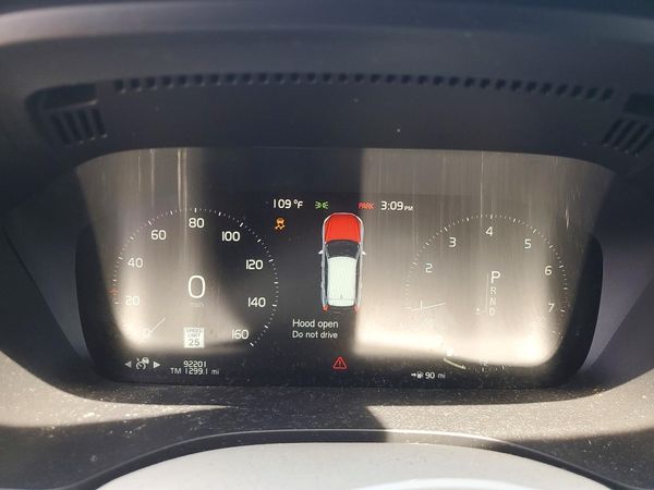 2018 VOLVO XC60 Momentum