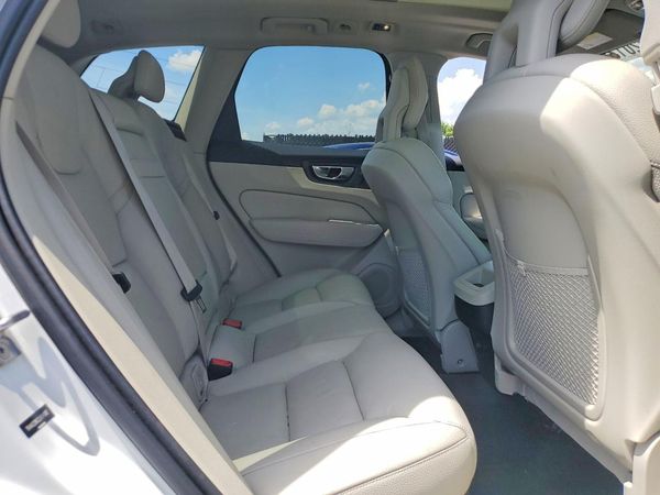 2018 VOLVO XC60 Momentum