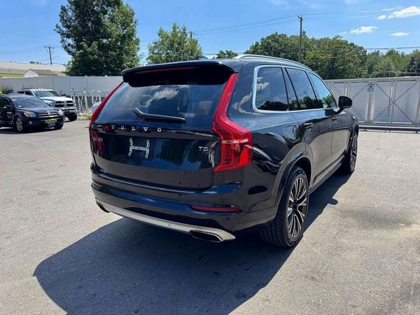 2020 VOLVO XC90 Momentum