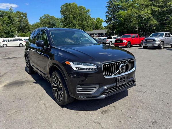 2020 VOLVO XC90 Momentum