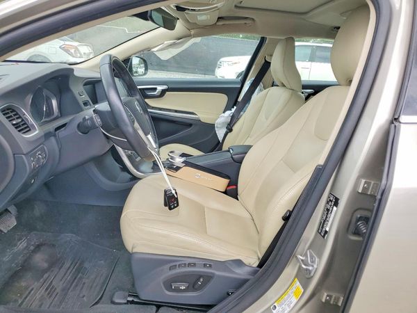 2016 VOLVO V60 SV35 Platinum