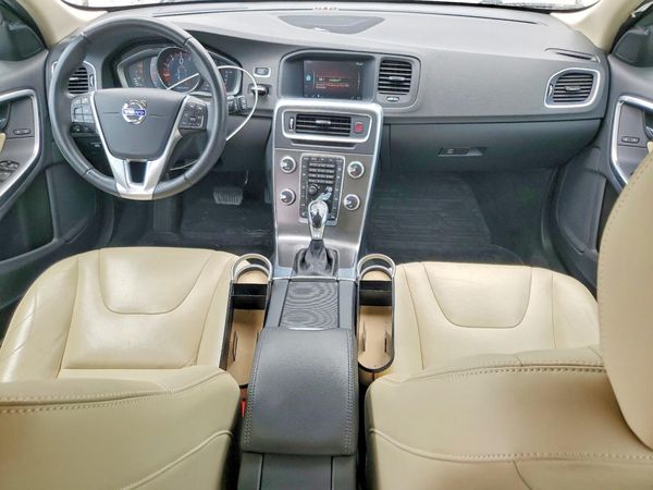 2016 VOLVO V60 SV35 Platinum