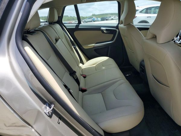 2016 VOLVO V60 SV35 Platinum
