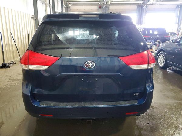 2012 TOYOTA SIENNA