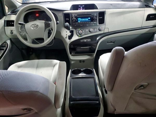 2012 TOYOTA SIENNA