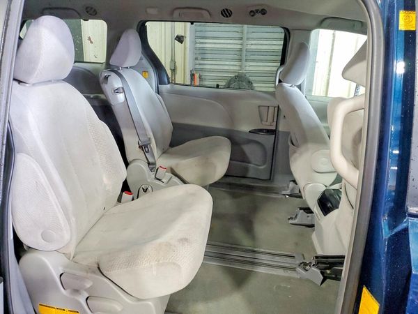 2012 TOYOTA SIENNA