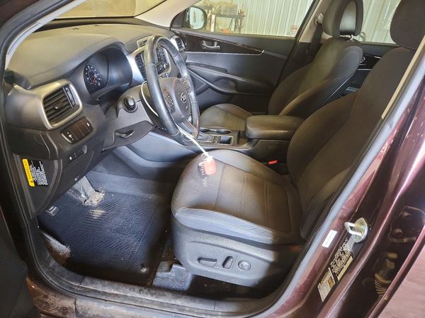 2016 KIA SORENTO L / LX