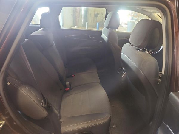 2016 KIA SORENTO L / LX