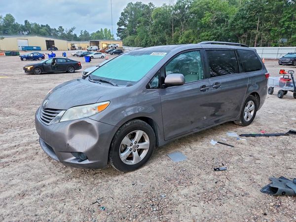 2016 TOYOTA SIENNA
