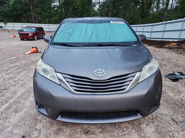 2016 TOYOTA SIENNA