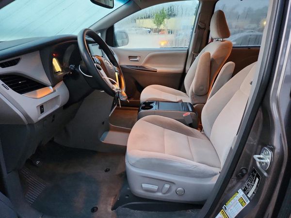2016 TOYOTA SIENNA