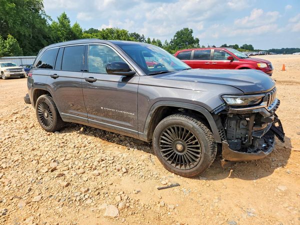 2023 JEEP GRAND CHEROKEE Laredo, Altitude