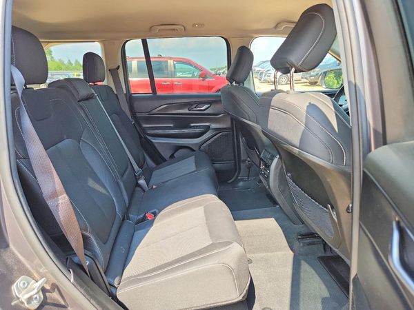 2023 JEEP GRAND CHEROKEE Laredo, Altitude