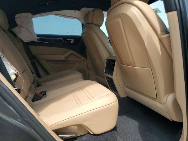 2021 PORSCHE CAYENNE Coupe
