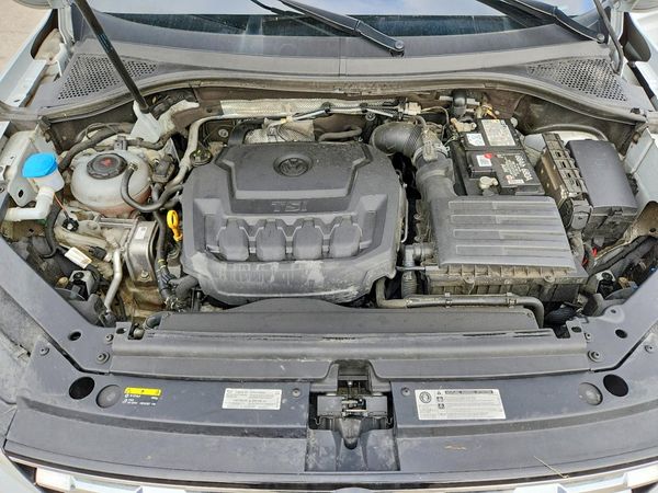 2018 VOLKSWAGEN TIGUAN SE, SEL — Engine bay
